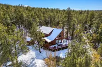 Woodland Lake Retreat sleeps 30! AC, WiFi, wrap around deck, arcade & more!