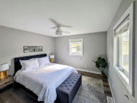 Spacious 3BR Home w/ Deck – Right in Downtown Custer, Shops & Dining! Hoteles en Custer