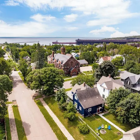 Kid-Friendly, Family Homebase Only 2 Blocks to Lake Superior - Dine Hike Explore