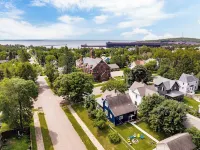 Kid-Friendly, Family Homebase Only 2 Blocks to Lake Superior - Dine Hike Explore