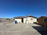 Charming 1-bedroom house with big yard, AC and WiFi in delightful Fort Mohave Hotels in Fort Mohave