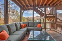 5 Br/3.5 Ba. 3 KING BEDS. LAKE FRONT. FIREPIT. GAME ROOM. MULTIPLE PORCHES.