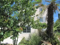 LUXURY T3 WITH GARAGE 150m FROM THE PORT