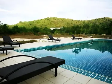 รูปภาพของไวท์ แอท ซี รีสอร์ท