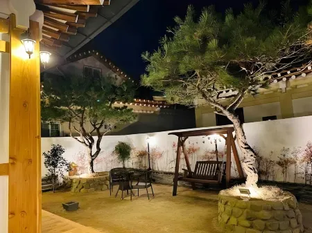 Adam Guesthouse Отели рядом со станцией Сингёнджу