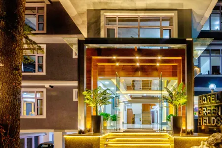 Hotel Greenfields Отели в г. Манали
