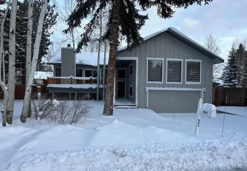 Mountain Hideaway - Hot Tub, 3 Living Areas, 5 min. to Shop/Ski