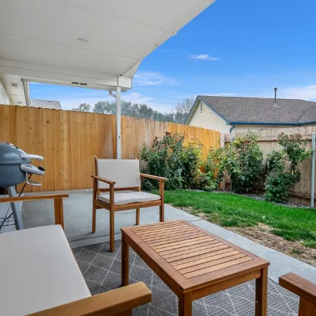Cozy Cottage: relaxing retreat, pet and family friendly