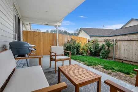 Cozy Cottage: relaxing retreat, pet and family friendly