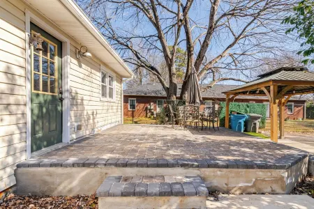 Charming 2Br 2BA Home - Belmont Hist District, Steps from Stowe Manor & Downtown