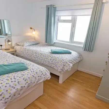 Swallows Beach Chalet |Sleeps 6 Walk to the Beach
