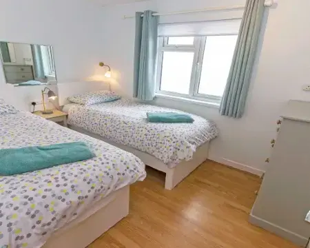 Swallows Beach Chalet |Sleeps 6 Walk to the Beach Hotels in Croyde