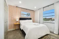 Waterfront 4-bedroom Pool house in fantastic Apollo Beach with AC, WiFi Apollo Beach住宿飯店