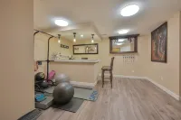 Entire Home-Beautiful 4BR, 3.5BA Retreat in Ankeny, Iowa 2 King Beds, Fenced, AC