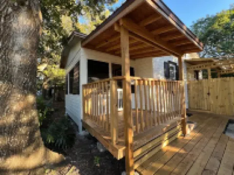 Cruise / Port Canaveral- 2 Bedroom Cottage / Cocoa Beach