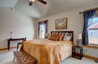 Bozeman's Modern Retreat: Experience Rustic Luxury