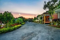 Baan Suan Mee Tang Hotels in Makham District