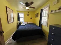 Cozy cottage with firepit, in walking distance to beach and the town!