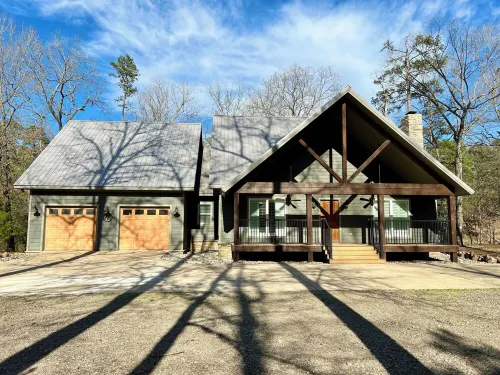 Spacious Cabin on Little Mo River!! Game Room! Relax & Have Fun! 4 Bed, 4.5 Bath