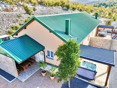 Iva Hotels in Opcina Karlobag