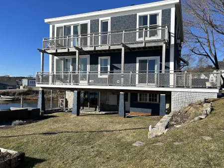 Seabreeze on the Harbor 1 - Stunning Island Retreat perched on Stonington Harbor