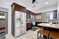 Great Family home by airport with large pooL/yard Hotels in Hialeah