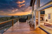 *NEW!* Hot tub/fire pit/private close to Downtown!