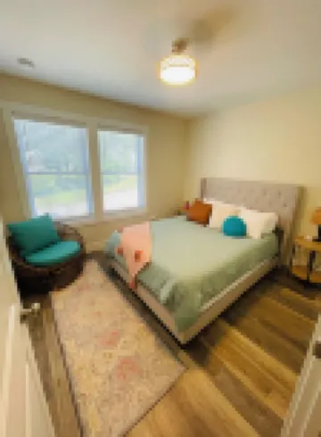 NEW! Hot Tub! Short Walk to Sheridan Beach. Free Parking!