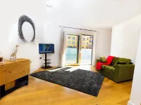 Peninsula Life: Stylish Greenwich 1Bed Flat