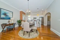 Classic Elegant 2 Bedroom 2 Bath near Eden Park