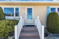 10Minutes walk to beach with Linens + Towels & Game Room