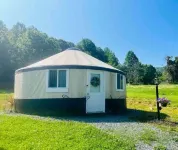 Unique Stay! Yurt with Mountain View, 1 min to Breweries & Hiking, 5 min to Lake