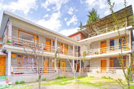 The Doors Inn Отели рядом с достопримечательностью «Manali View Point»