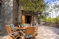 Troodos Mature Pine Chalet Hotel a 
