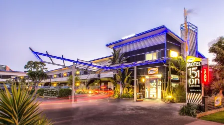 151 on London Motel & Conference Centre Отели в г. Уонгануи