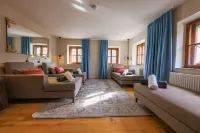 Der Schlosswirt zu Anif - Biedermeierhotel Und Restaurant Hotels in Anif