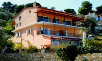 Tzaneria Apartments Skiathos فنادق في Achladies
