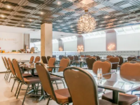 Lelux Hotel Hotels in Montreal