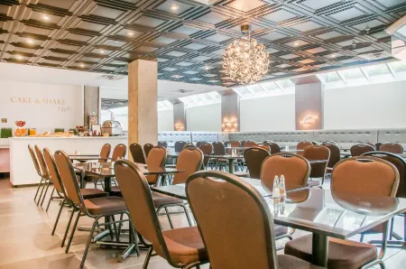 Lelux Hotel Отели рядом с достопримечательностью «Парк Жан-Драпо»