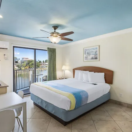Bayview Plaza Waterfront Resort
