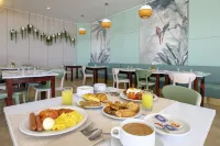 Auramar Beach Resort - Breakfast