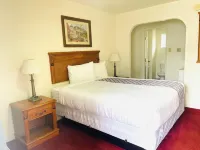 Deluxe Inn