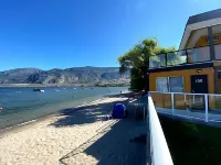 Richter Pass Beach Resort Hotels in Osoyoos