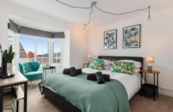 Ivydene - Beautiful Cottage, Stone Throw from Beach, Wonderful Sea Views