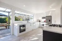 Driftwood Beach House with Spa Pool -  Holiday Villas