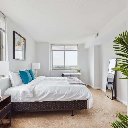 2Br Luxury City Suite with Gym & Pool