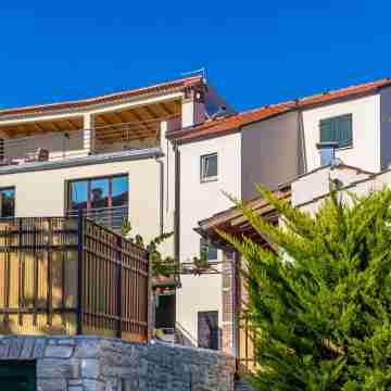 Rustic Holiday Home with Private Pool in the Center of Medulin Near the Beach Hotel Exterior