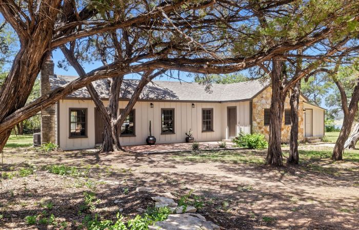 Historic 5Br | Lakefront Cabins with Dock | Fire Pit