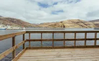 Seaside Nest - Charming Waterfront Retreat