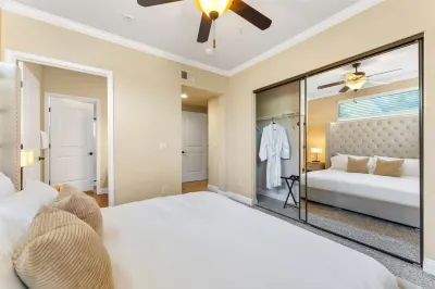 2BR Getaway Pool, Gym, Basketball Court & Theater Access